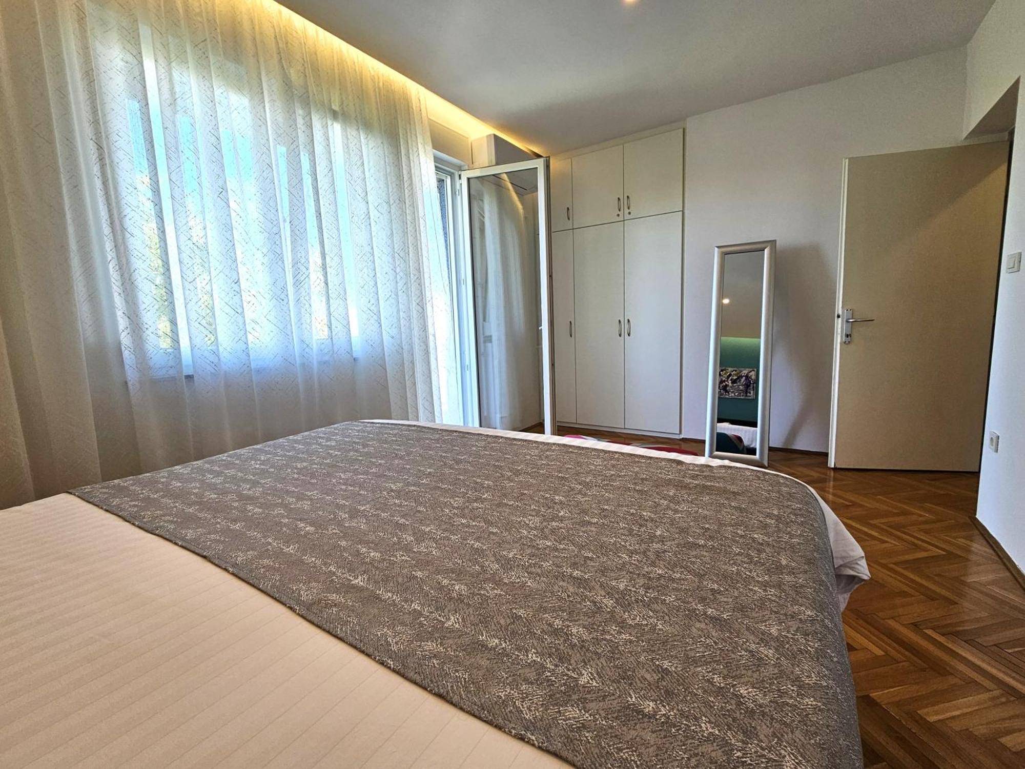 Apartment Olga Malinska Buitenkant foto